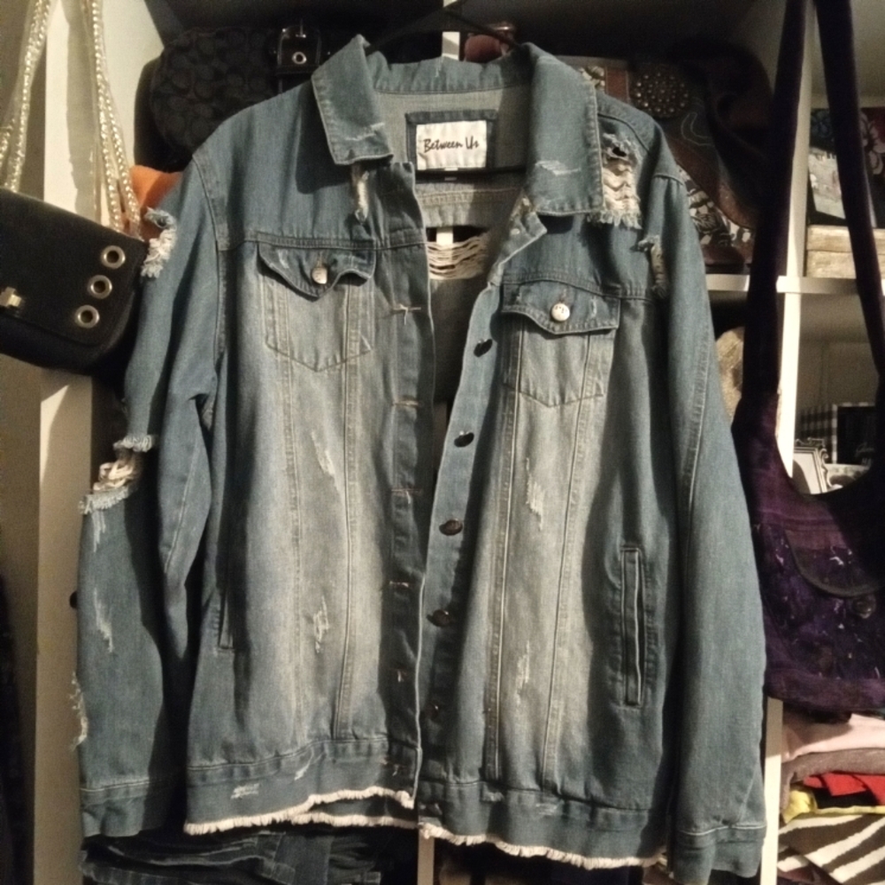Between us 3X Jean Jacket distressed